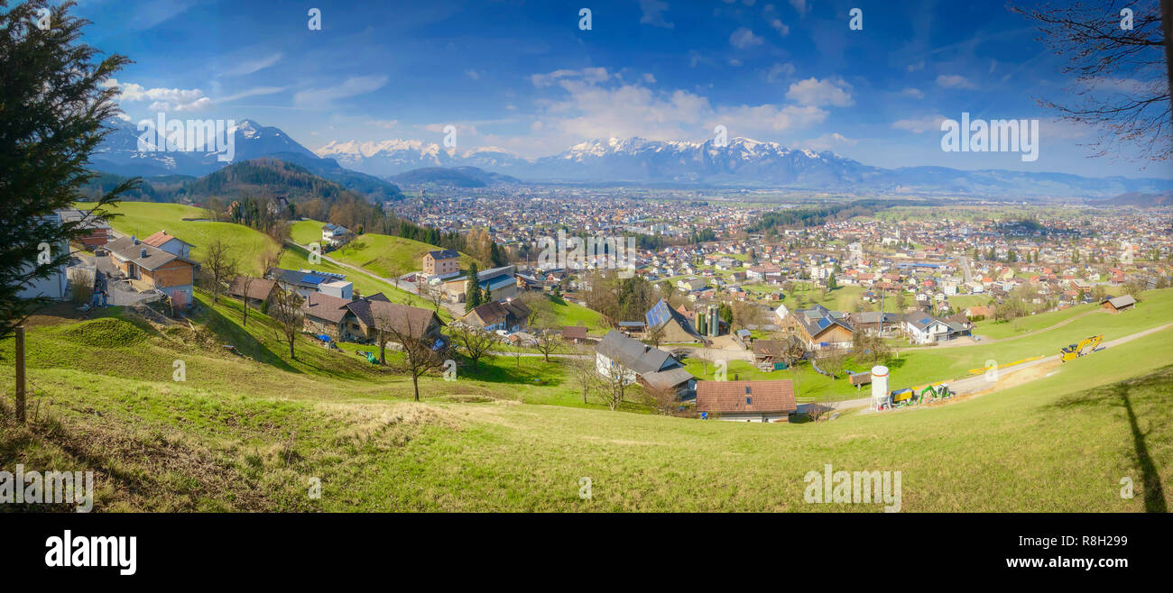 Blick auf das obere Rheintal in Vorarlberg, Österreich Stock Photo