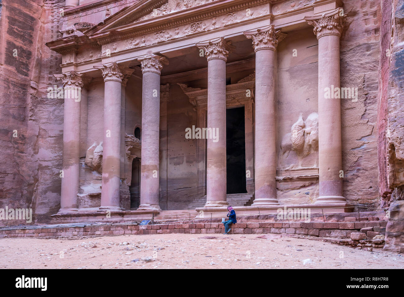 Das Schatzhaus des Pharao Khazne al-Firaun,  Petra, Jordanien, Asien |  The Treasury  Al Khazneh,  Petra, Jordan, Asia Stock Photo