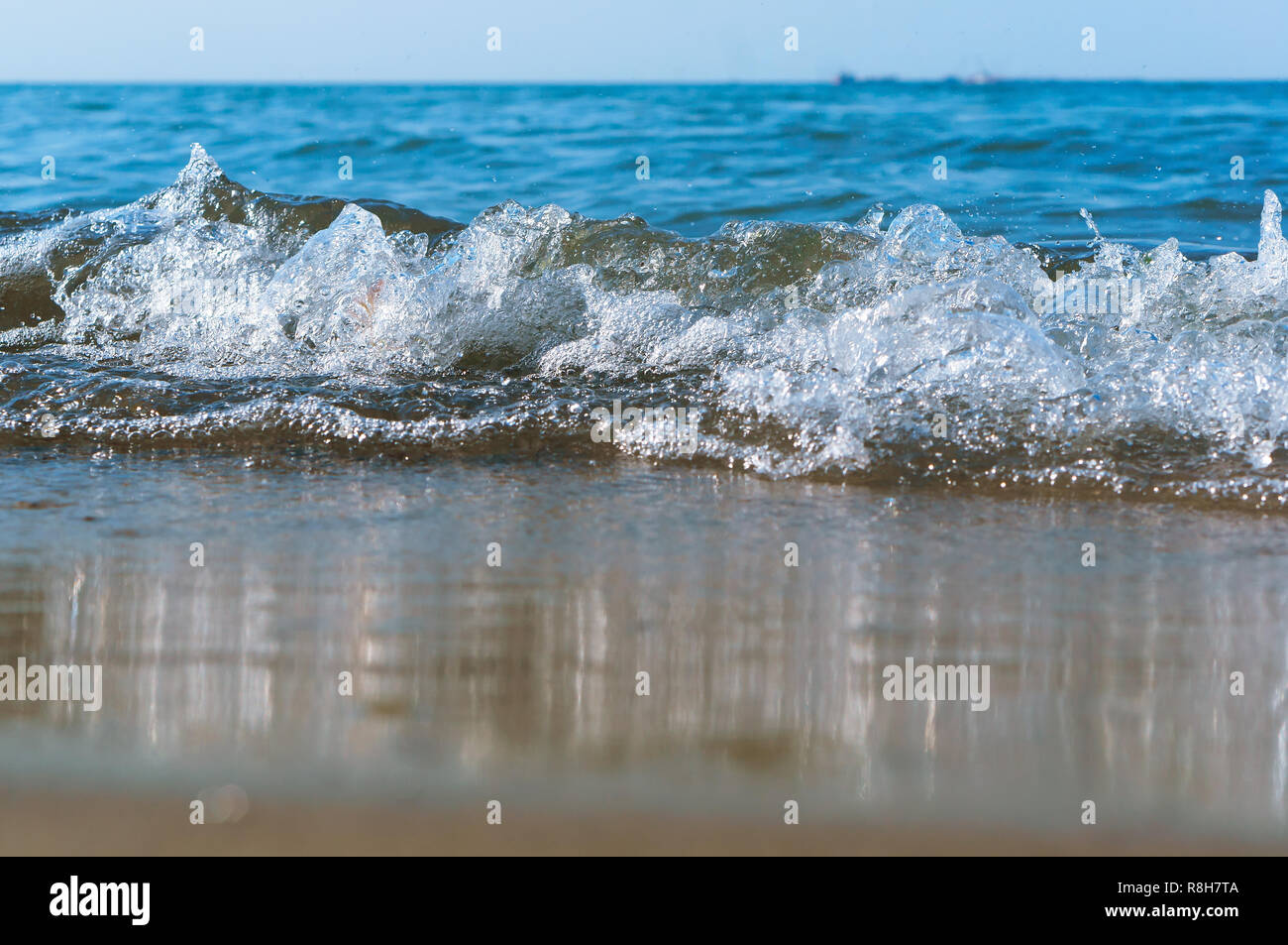 Transparent ocean waves white sandy hi-res stock photography and images ...