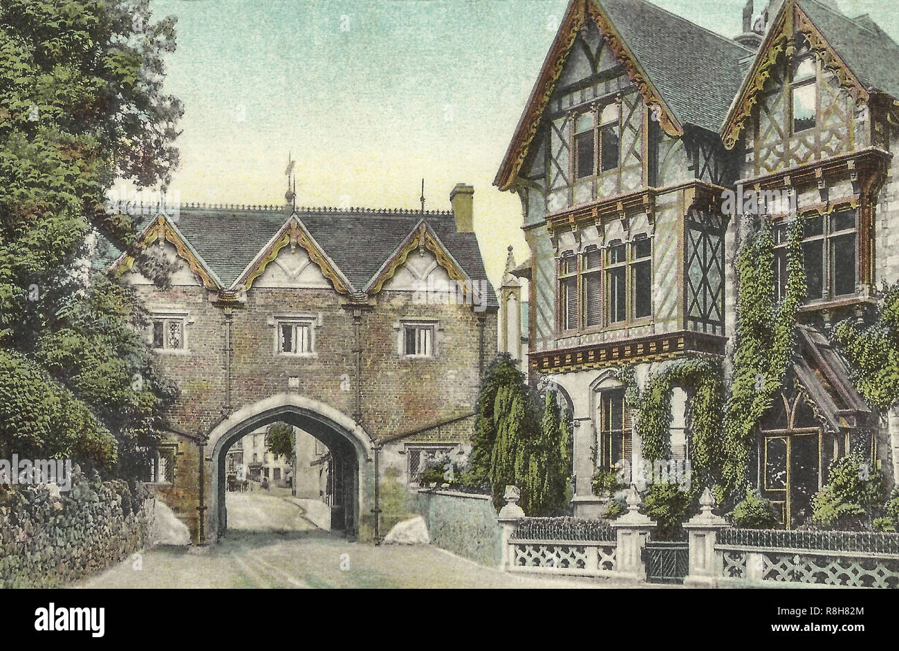 Abbey hotel and gateway Malvern 1903 Stock Photo
