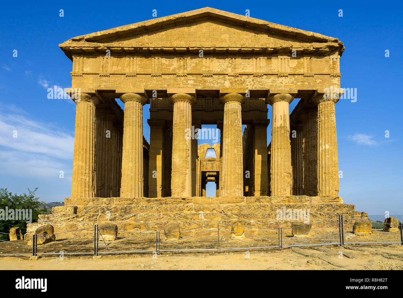 Temple of Concordia with six doric columns facade, Valle dei Templi (Valley of the Temples), Agrigento, Sicily, Italy Stock Photo