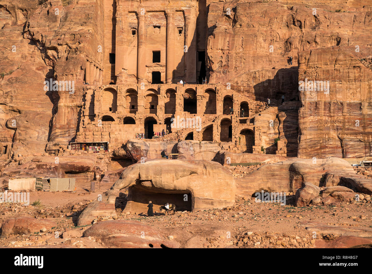 Das Urnengrab, Gräber der Königswand, Petra, Jordanien, Asien | Urn Tomb,  The Royal Tombs,  Petra, Jordan, Asia Stock Photo
