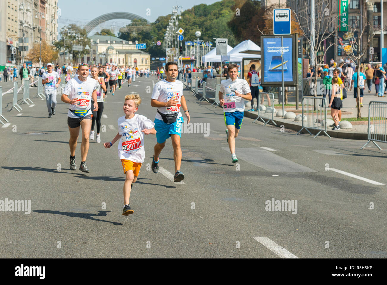 https://c8.alamy.com/comp/R8H8KP/ukraine-kiev-ukraine-09092018-athletes-and-amateurs-are-running-people-are-engaged-in-running-promotion-of-healthy-lifestyles-children-and-pare-R8H8KP.jpg
