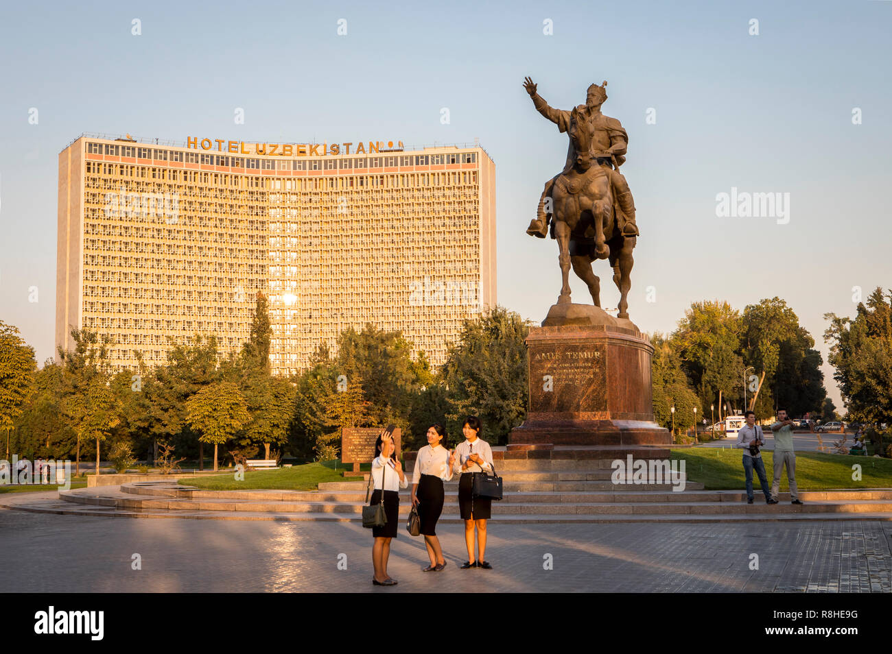 Selfies. Amir Timur statue, in Amir Timur square, and Hotel Uzbekistan, Tashkent, Uzbekistan Stock Photo