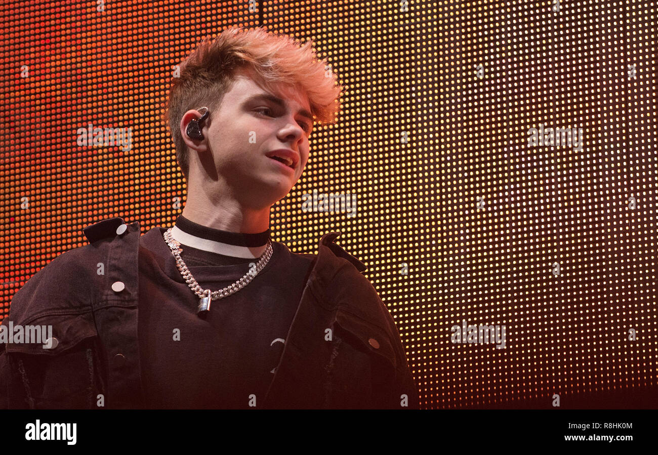 Corbyn Besson Singing Atlanta, Georgia, USA. 14th December 2018. Corbyn Besson of Why Don't ...
