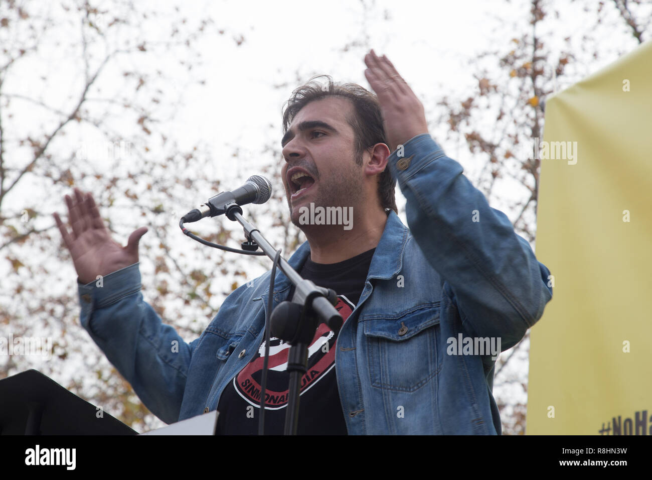 Madrid, Spain. 15th Dec, 2018. Oscar Reina, spokesperson of the Andalusian Trade Union of Workers (SAT) seen calling for the release of the Catalan political prisoners during the protest.Under the slogan ''There is no justice'' about 150 people protested in front of the Supreme Court to demand justice and freedom for the leaders of the independence movement in Catalonia imprisoned under Article 155 of the Spanish Constitution such as Oriol Junqueras, Jordi Turull, Raul Romeva, Joaquim Form, Jordi SÃ¡nchez or Jordi Cuixart, among many others. (Credit Image: © Lito Lizana/SOPA Images via Stock Photo