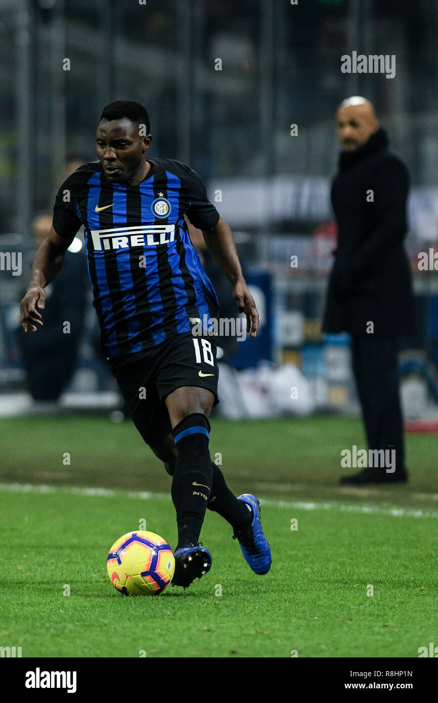 Milan, Italy. 15th Dec 2018. Defender Kwadwo Asamoah (Inter) controls the ball as Team manager Luciano Spalletti (Inter) looks on during the Serie A football match, Inter Milan vs Udinese Calcio at San Siro Meazza Stadium in Milan, Italy on 15 December 2018 Credit: Piero Cruciatti/Alamy Live News Stock Photo