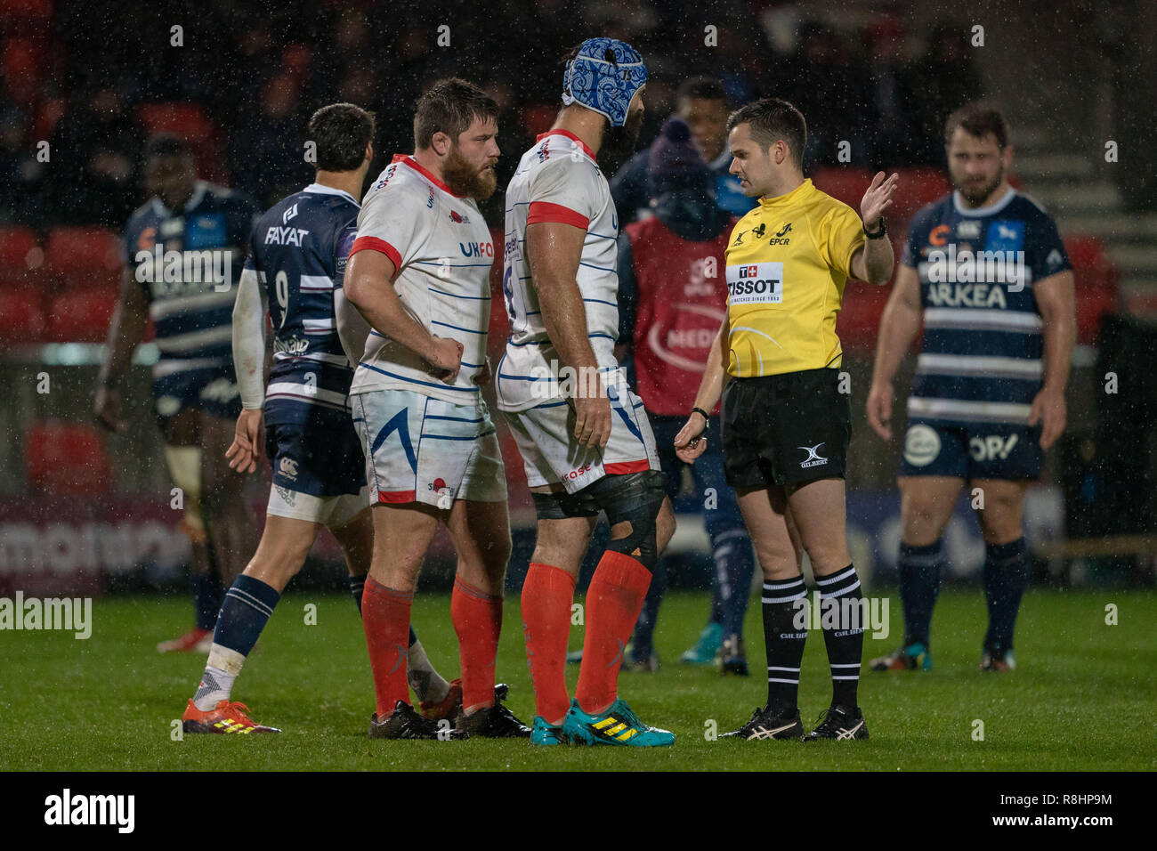 Salford, Manchester, UK. 15th Dec 2018. Sale Shark's Tom Bristow is sent off by referee Sean Gallagher  15th December 2018, AJ Bell Stadium , Sale, England; European Rugby Challenge Cup, Sale v Bordeaux-Belges ;   Credit: Terry Donnelly / News Images Credit: News Images /Alamy Live News Stock Photo