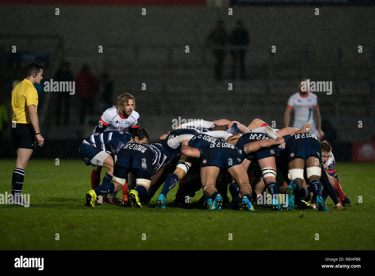 Salford, Manchester, UK. 15th Dec 2018. Scrum at todays match  15th December 2018, AJ Bell Stadium , Sale, England; European Rugby Challenge Cup, Sale v Bordeaux-Belges ;   Credit: Terry Donnelly / News Images Credit: News Images /Alamy Live News Stock Photo