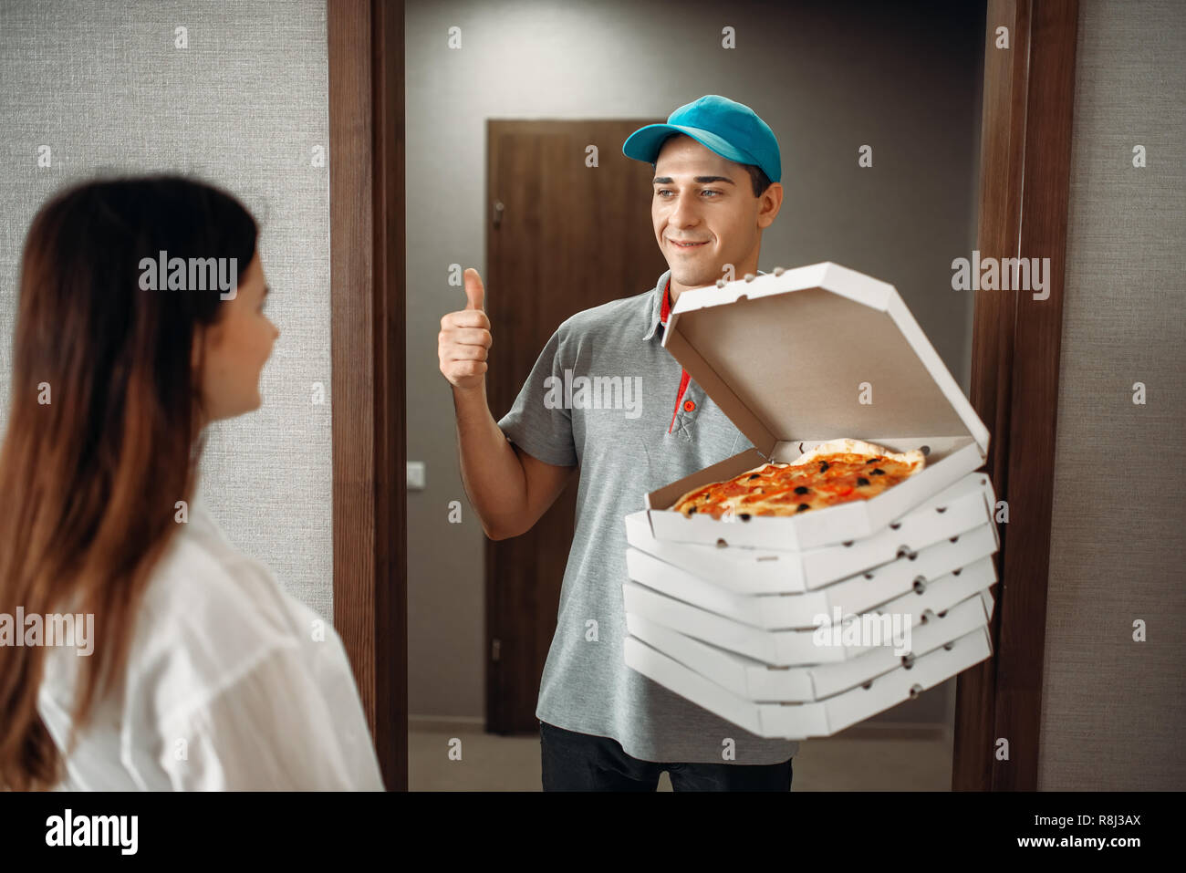 работать доставщиком пиццы. курьер пиццы. курьер принес пиццу. работать доставщиком пиццы. работать доставщиком пиццы.