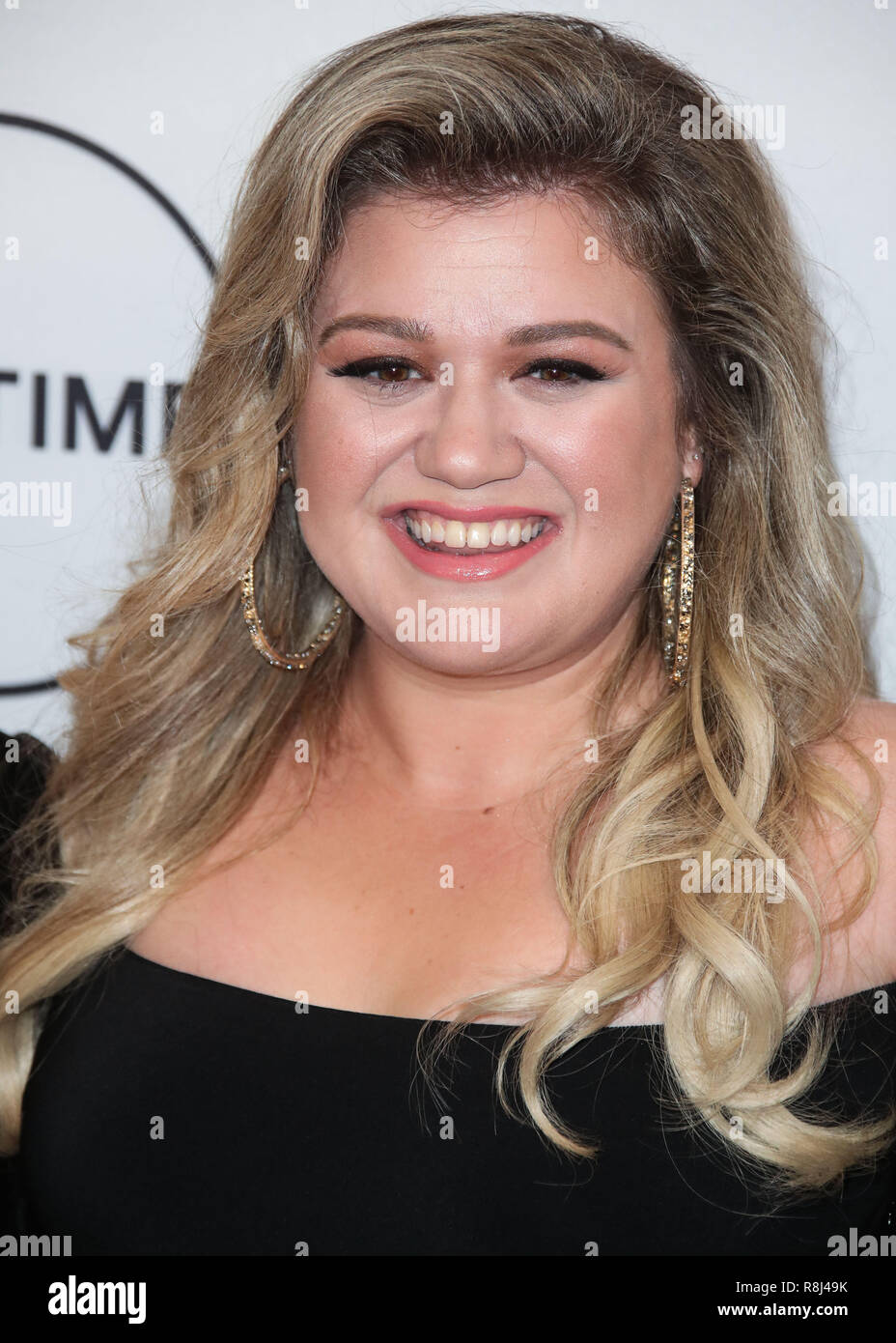 BEVERLY HILLS, LOS ANGELES, CA, USA - OCTOBER 13: Singer Kelly Clarkson ...