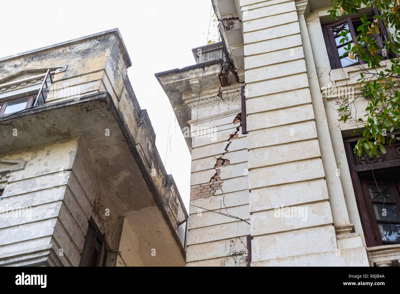 Earthquake damage, large crack in a building exterior in Kathmandu, Nepal Stock Photo