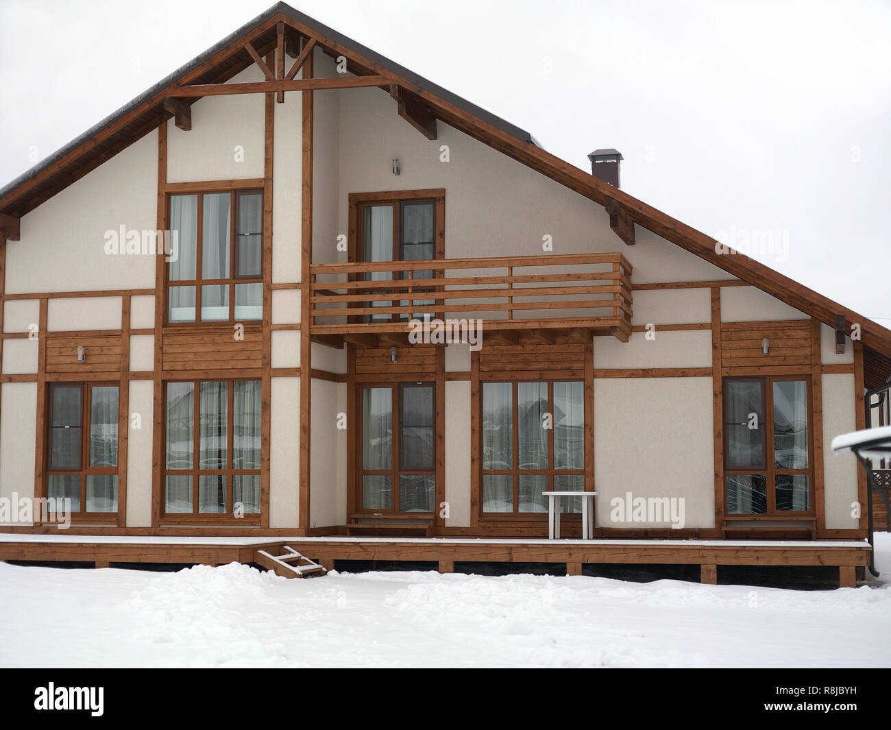 Modern cottage exterior hi-res stock photography and images - Alamy