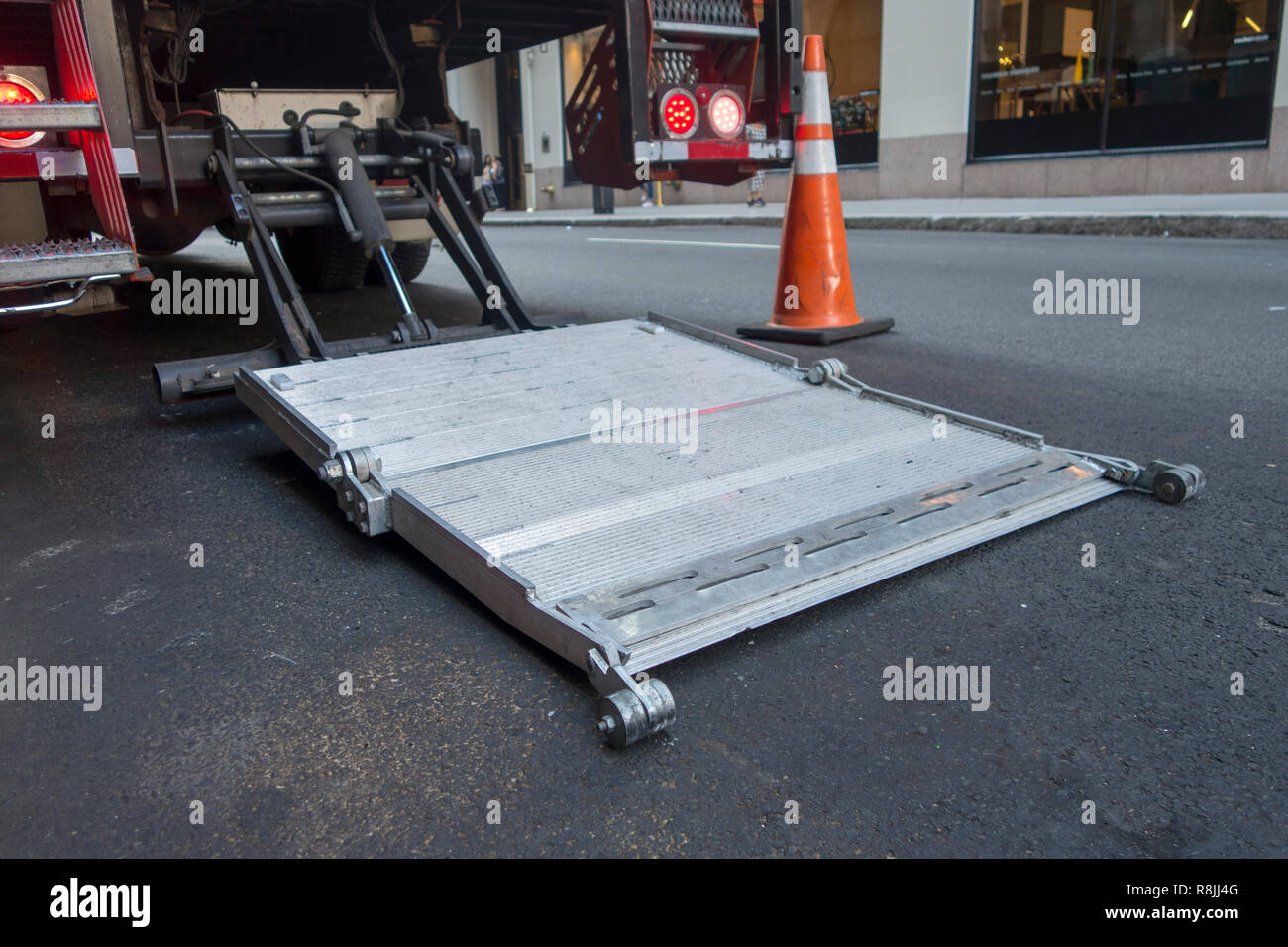 delvering truck stainless steel loading and unloading gate hydronic ...