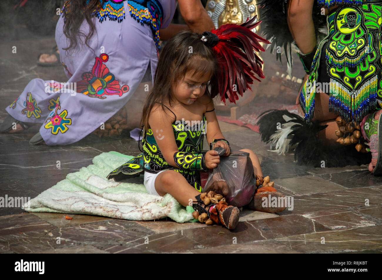 Mexico indigenous girl hi-res stock photography and images - Alamy