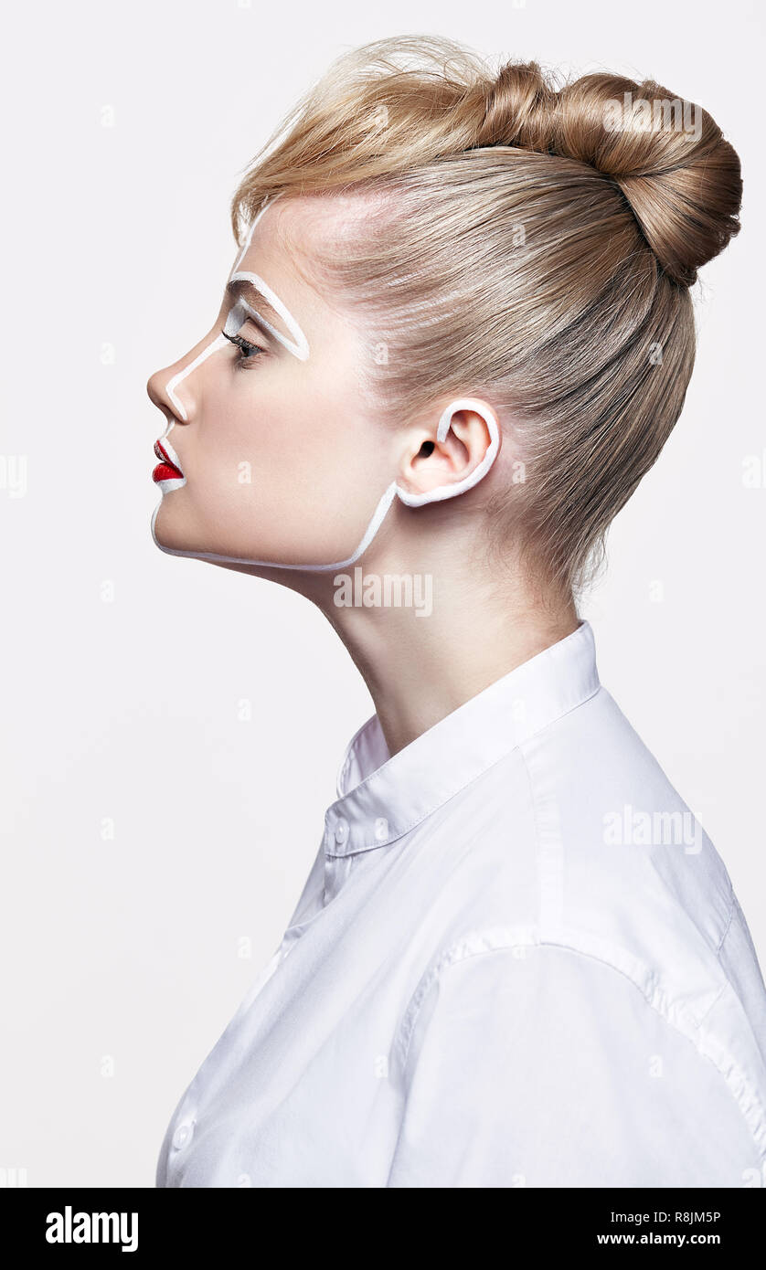 Side view face hi-res stock photography and images - Alamy