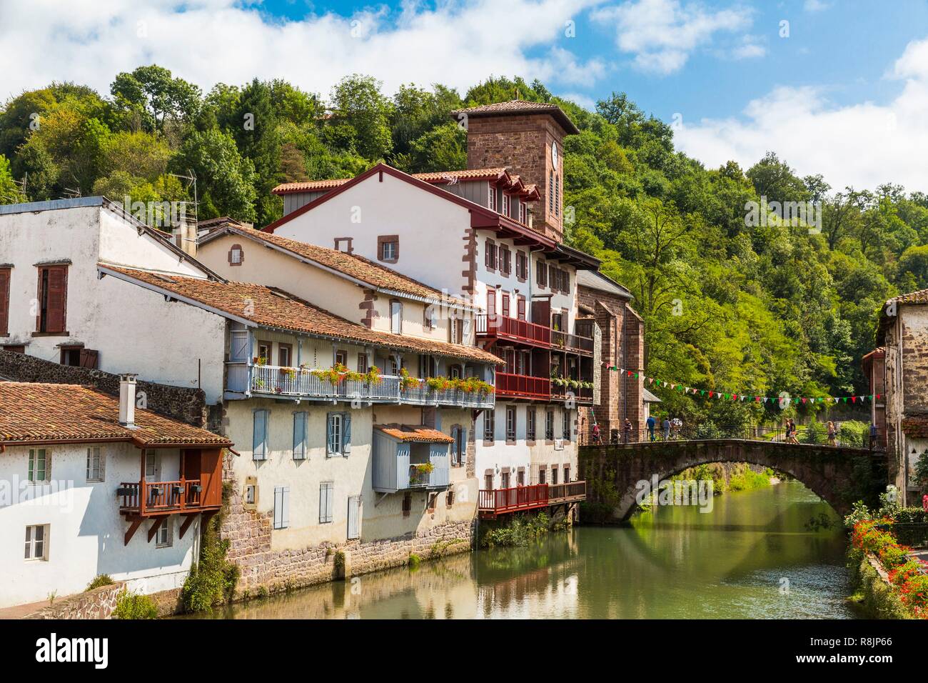 France, Pyrenees Atlantiques, Bask country, Saint Jean Pied de Port, Saint Jean Pied de Port, the Old Bridge on the Nive River of Beherobie and the Church of the Assumption or Notre Dame du Bout du Pont Stock Photo