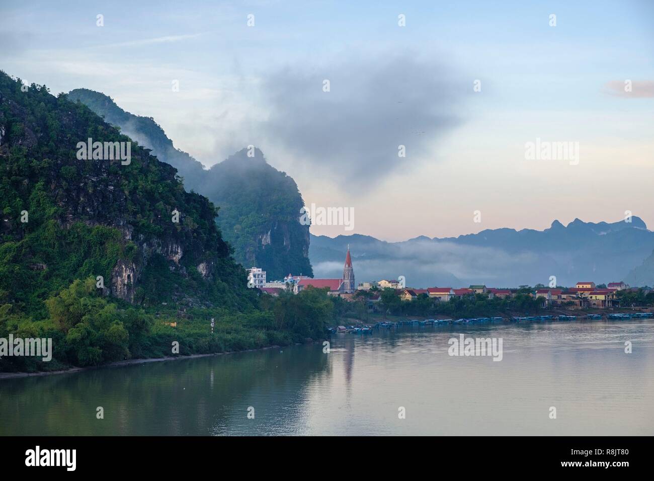 Vietnam, Quang Binh province, National park of Phong Nha-Ke Bang listed as World Heritage by UNESCO, son river Stock Photo