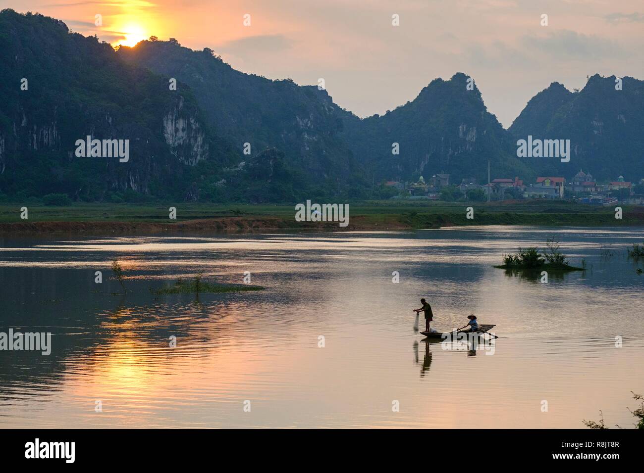 Vietnam, province of Ninh Binh, inland Ha Long bay, Ken Ga, karstic landscape around Hoa Lu Stock Photo