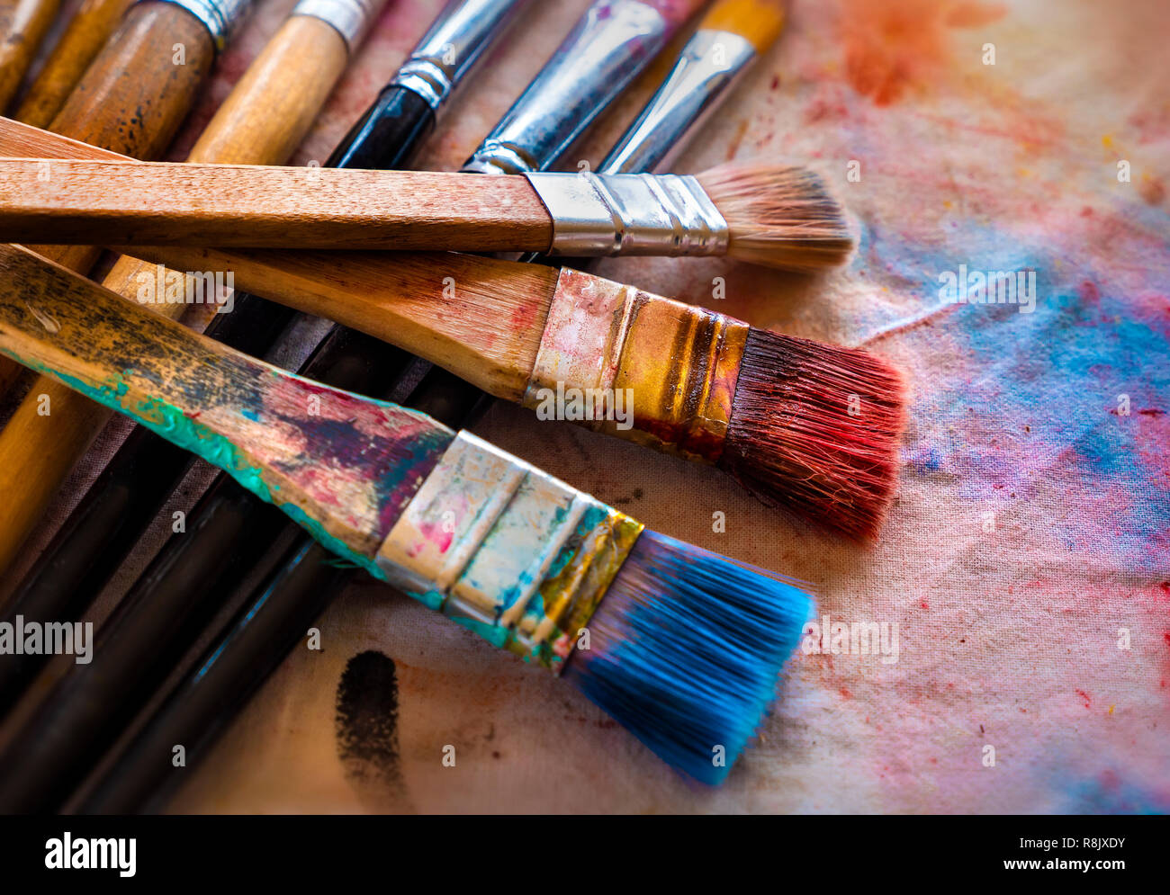 Artist paint brushes hi-res stock photography and images - Alamy