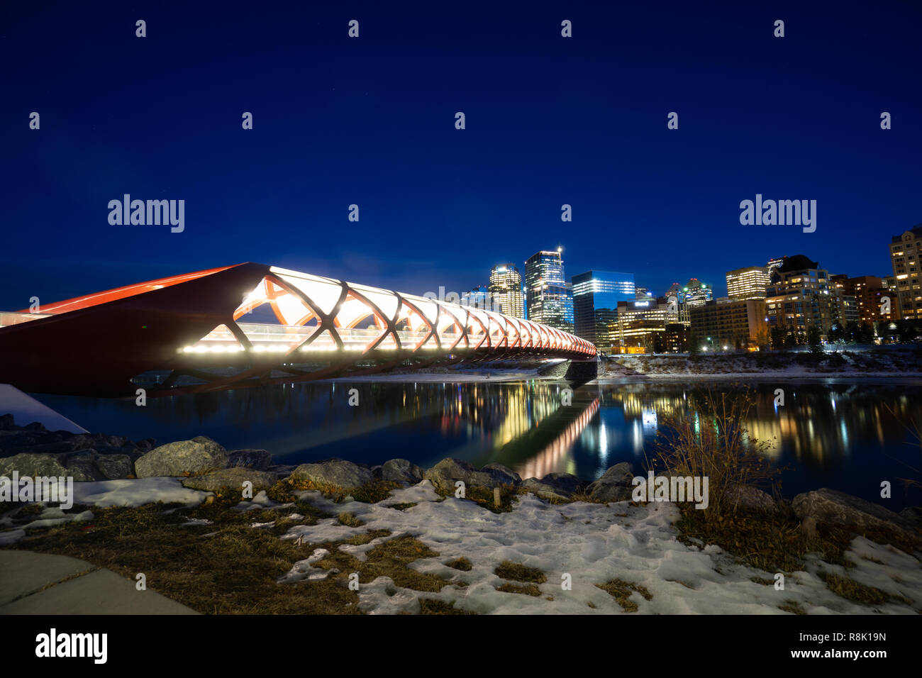Calgary skyline in alberta at night hi-res stock photography and images ...