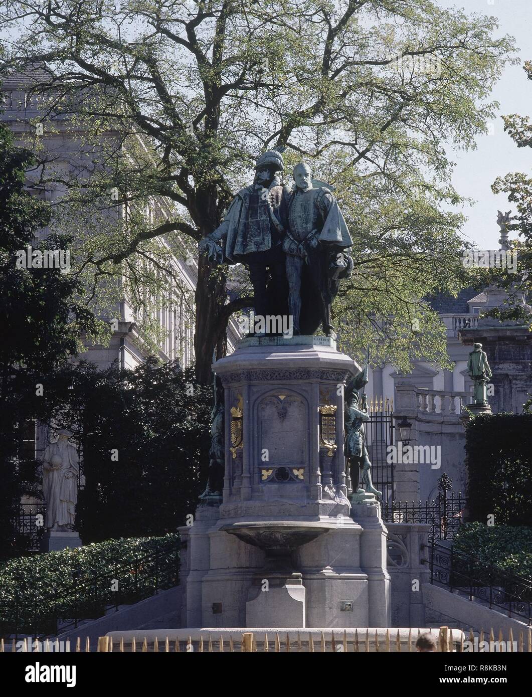 MONUMENTO A LOS CONDES EGMONT Y HORN DECAPITADOS POR SU OPOSICION A LA