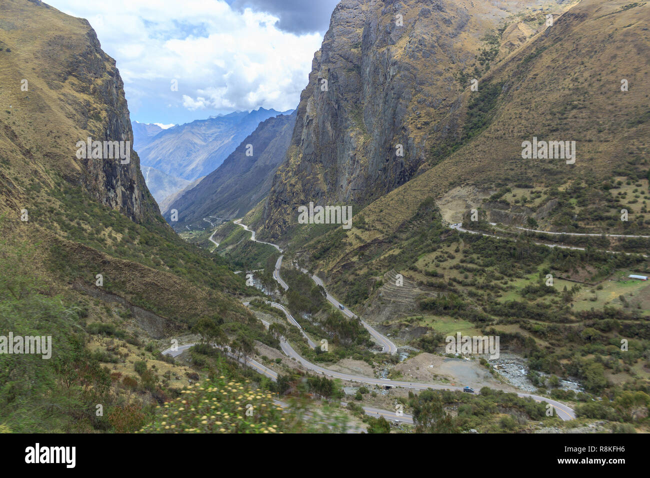 panoramic view over the lush rainforest on the inca trail, peru Stock ...