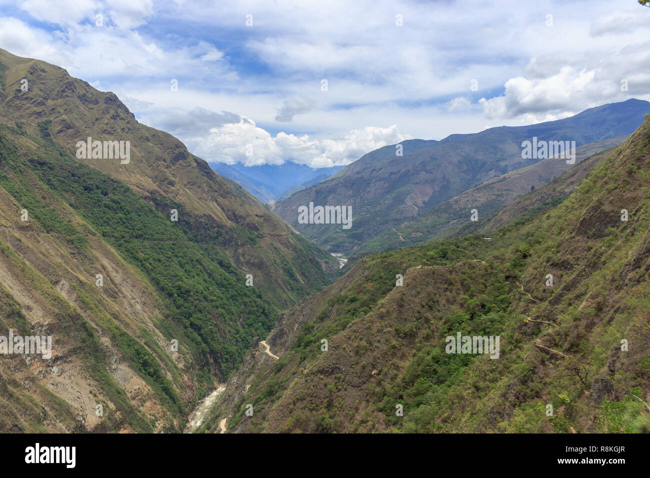 panoramic view over the lush rainforest on the inca trail, peru Stock ...