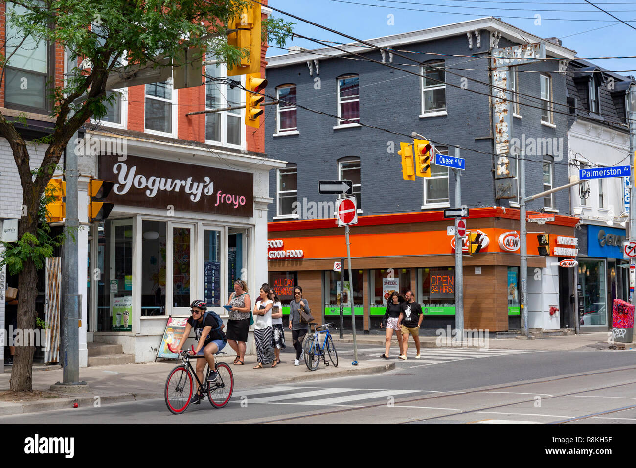 Frozen Yogurt Shop High Resolution Stock Photography and Images Alamy