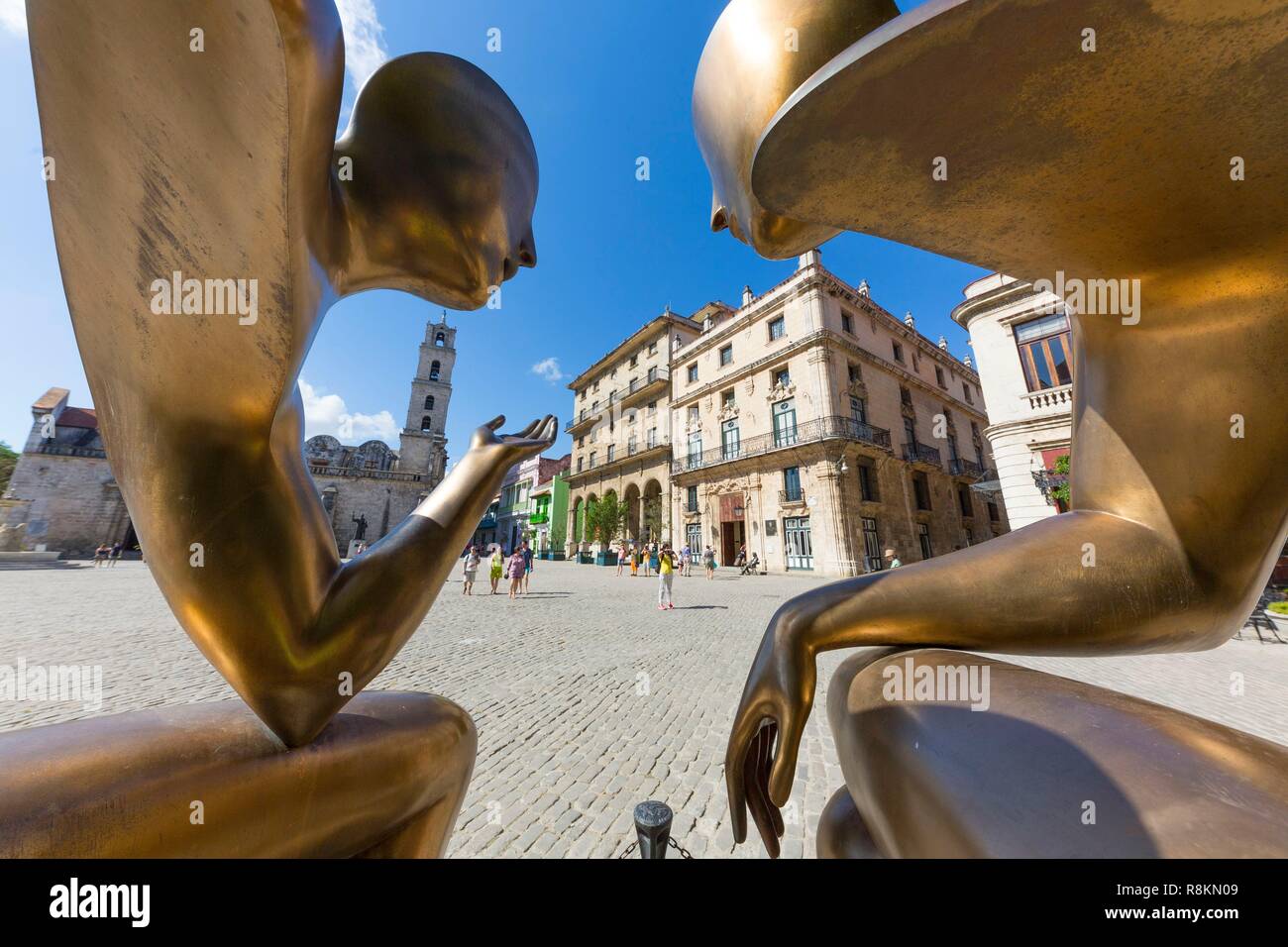 Cuba, Havana, Habana Vieja district classified World Heritage by UNESCO, the Plaza de San Francisco de Asis, sculpture The Conversation of the French sculptor Etienne, the convent San Francisco de Asis in the background Stock Photo