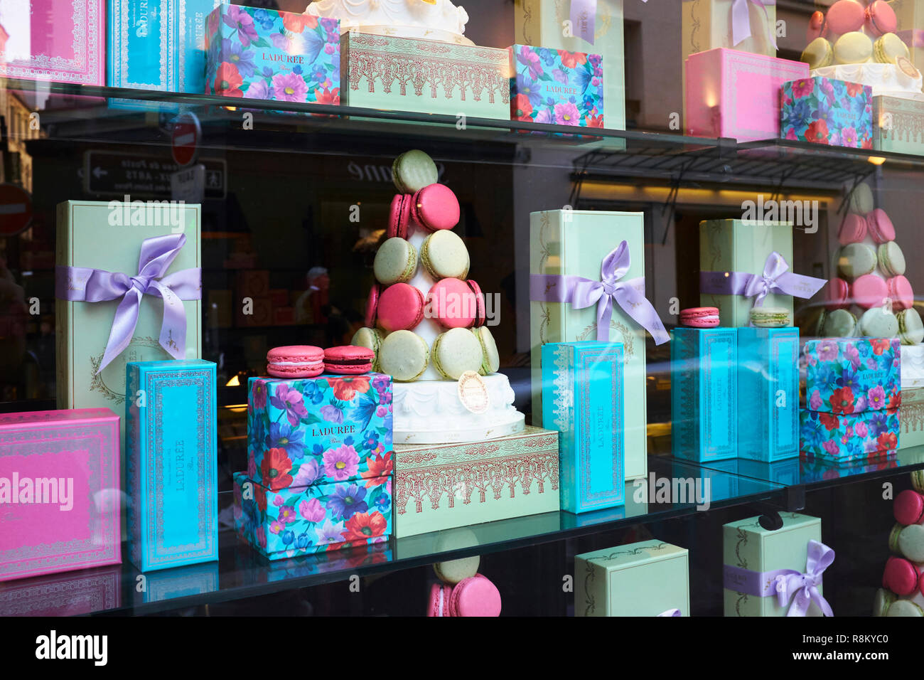 21 rue bonaparte hires stock photography and images Alamy