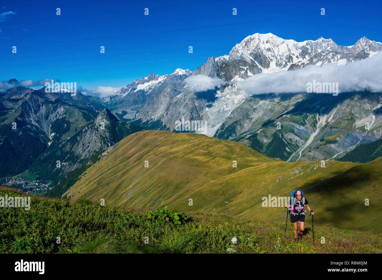 Italy, Courmayeur, Val Ferret, Tour du Mont-Blanc, ridges of la Montagne de la Saxe, between refuges Bertone and Elena, Tête Bernarda and col Sapin, with Mont Blanc in the back Stock Photo