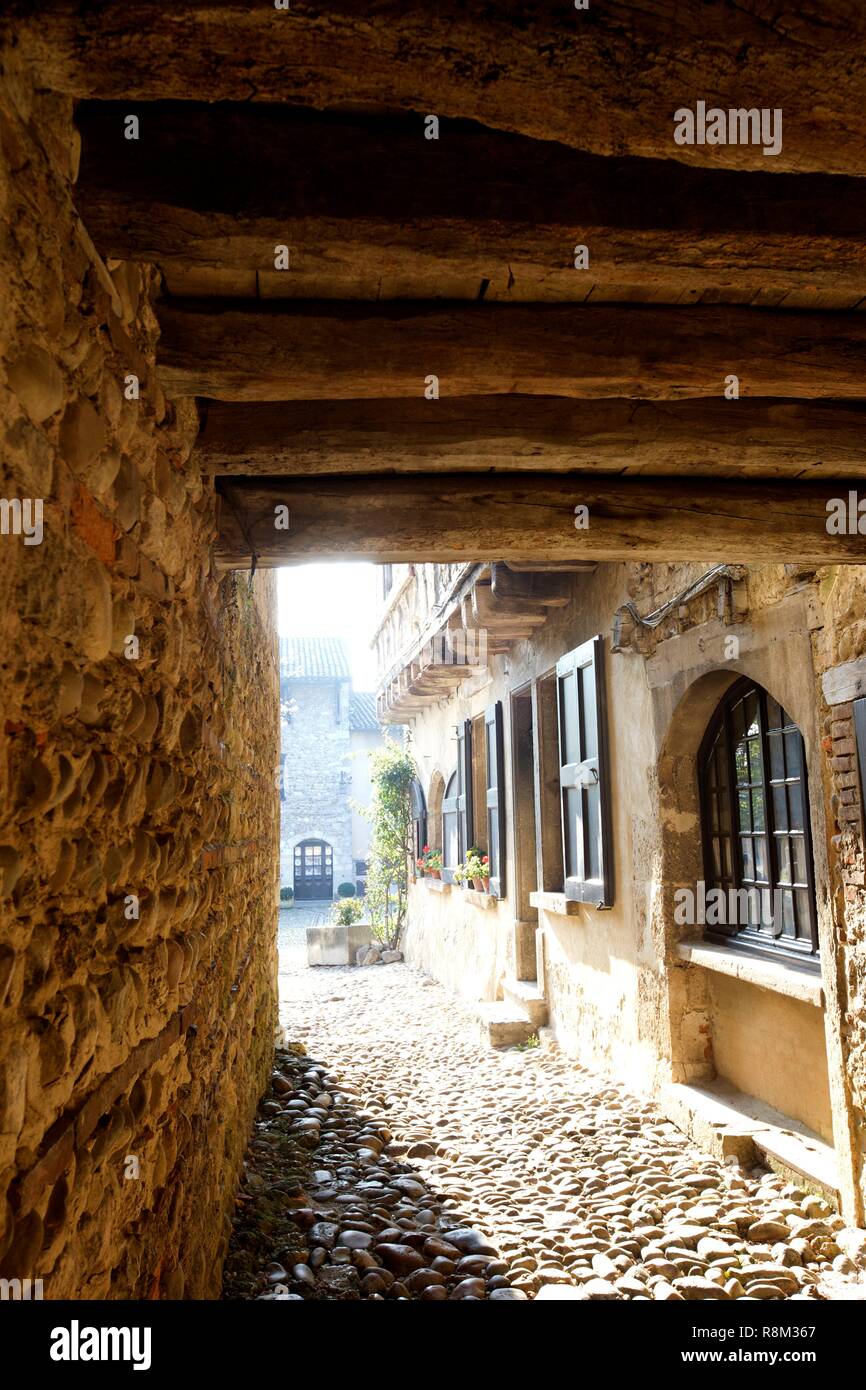 Stone architecture perouges hi-res stock photography and images - Alamy
