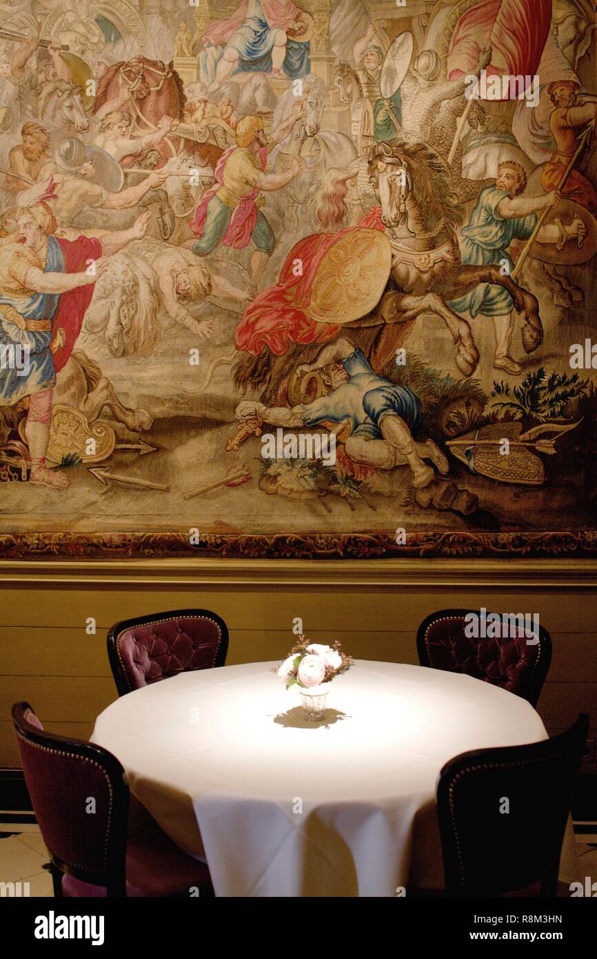 France, Paris, L'Ambroisie restaurant, the room Stock Photo Alamy