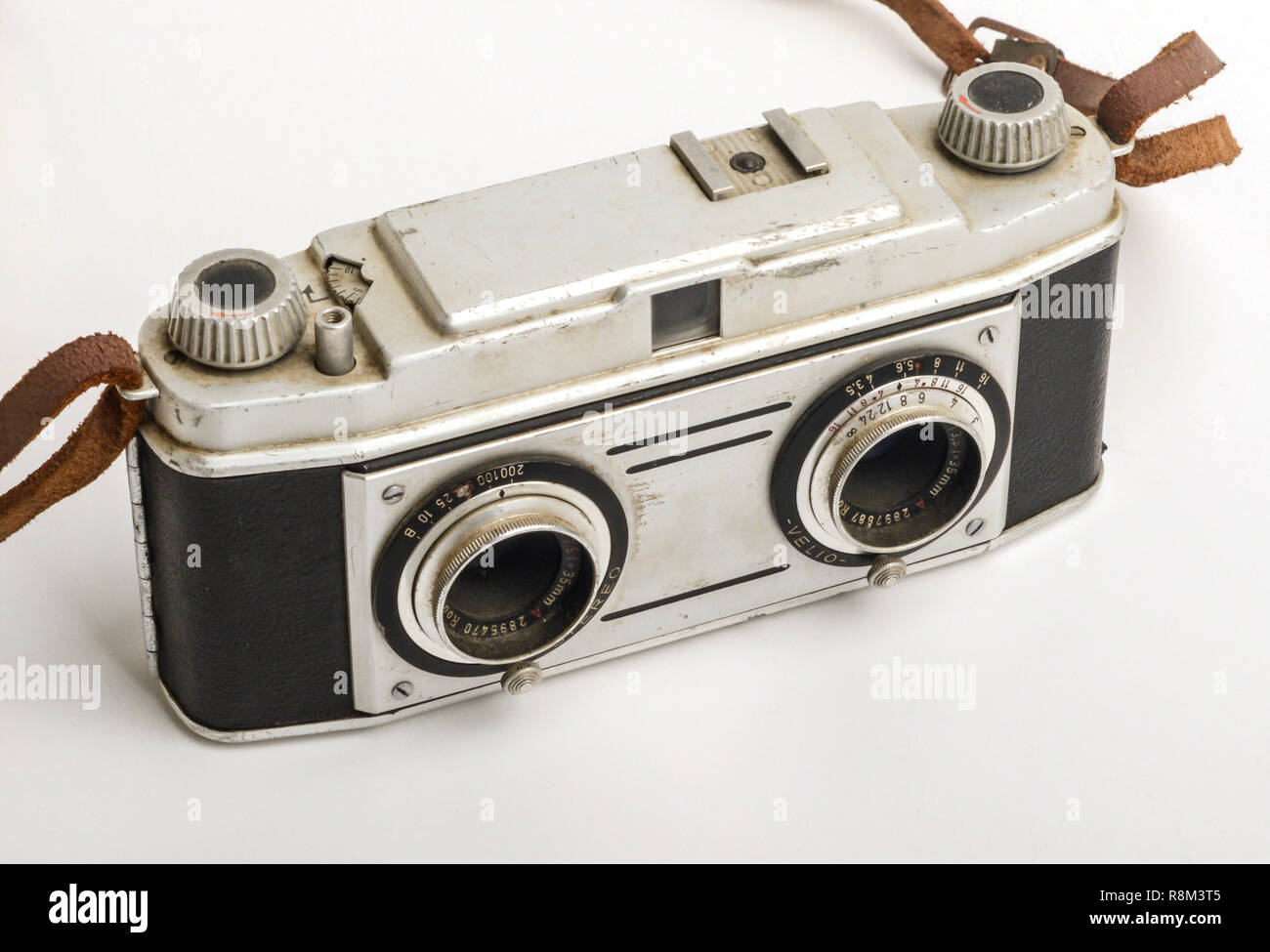 3d double lens camera Stock Photo - Alamy