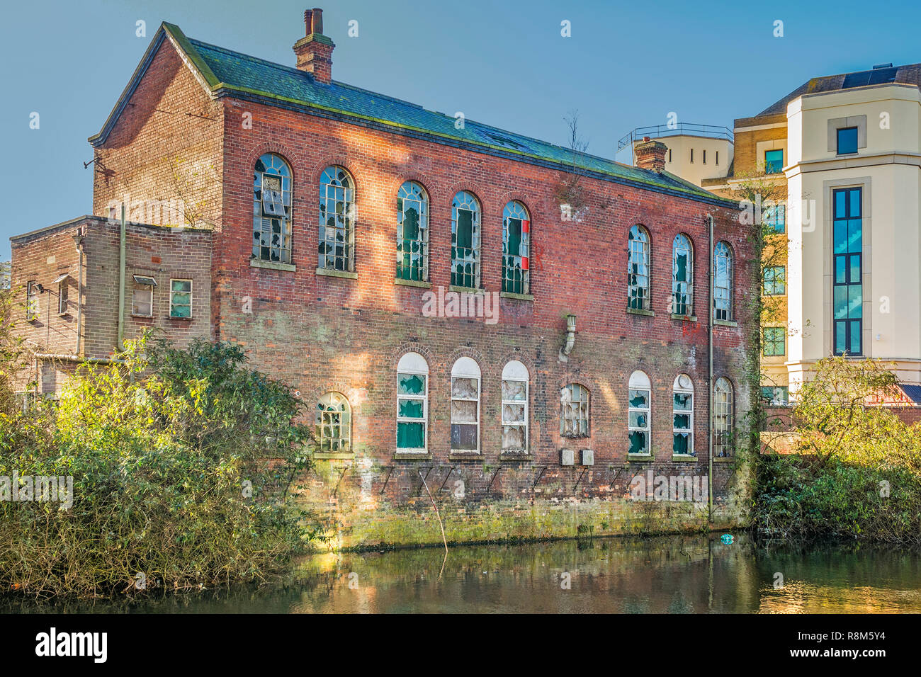 Abandoned Building, Kennet and Avon Canal, Reading, Berkshire, UK Stock Photo