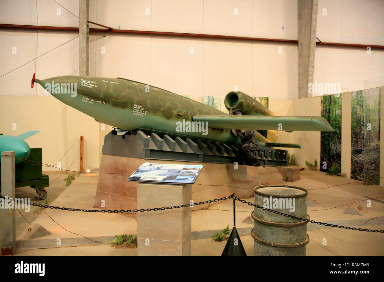 War in the air hanger hi-res stock photography and images - Alamy