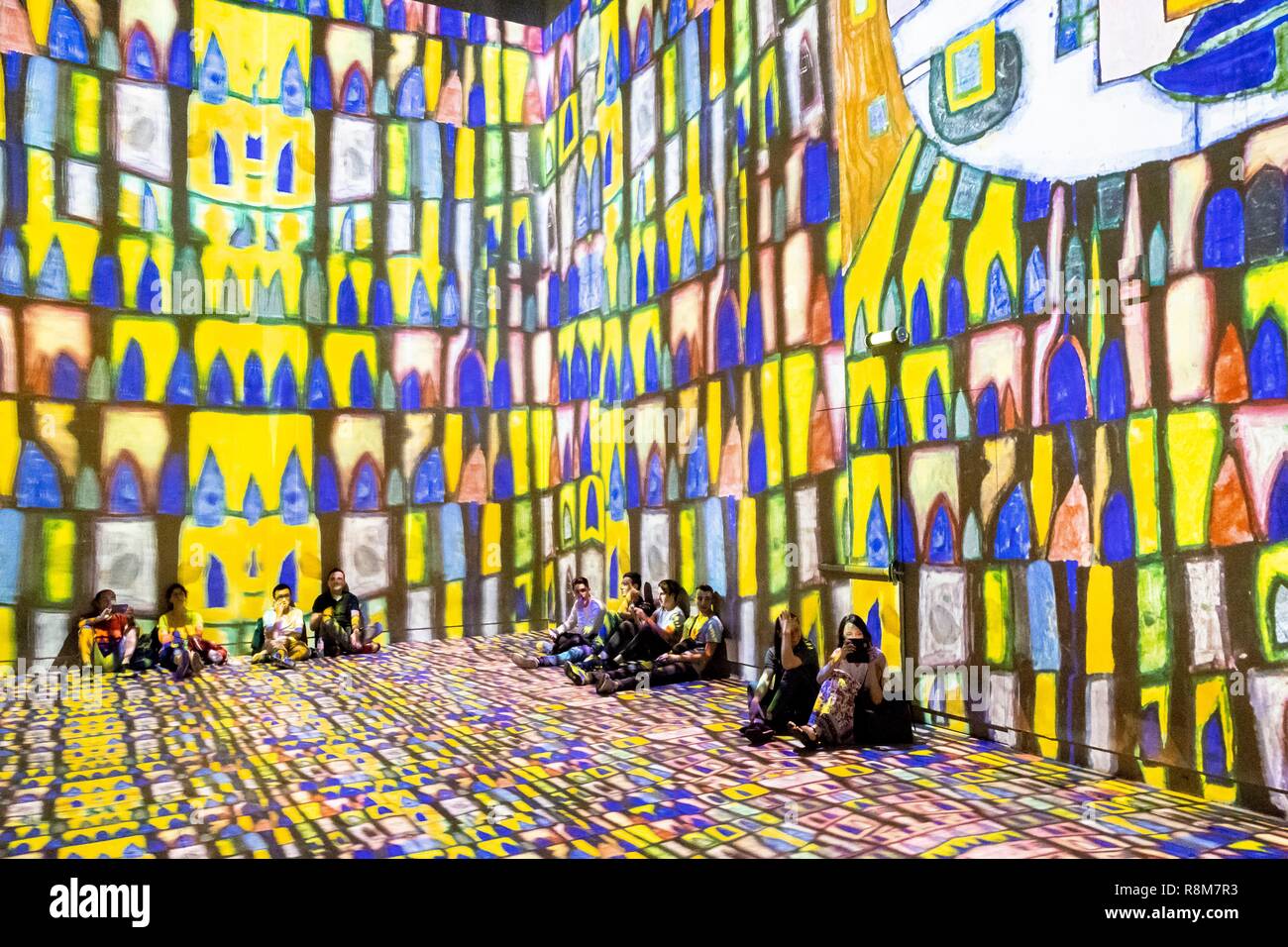 France, Paris, Atelier des Lumieres, play of light on Hundertwasser and  Klimt, an achievement Gianfranco Iannuzzi, Renato Gatto, Massimiliano  Siccardi Stock Photo - Alamy