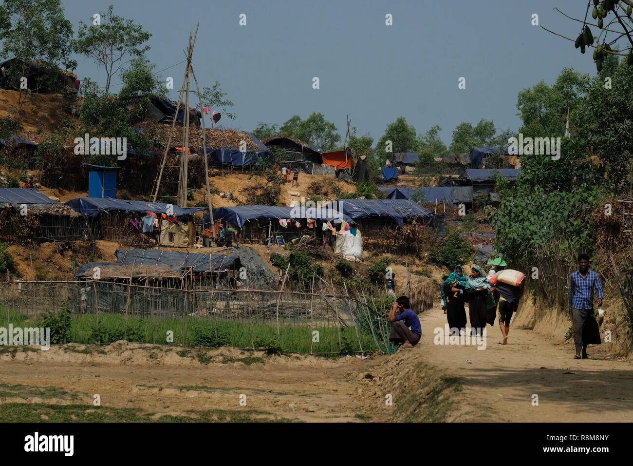 Bangladesh, Kutupalong, located in Cox's Bazar district, is a camp of 500000 Rohingya refugees fleeing the persecution of Muslims in Burma, and is the world's most populated refugee camp Stock Photo