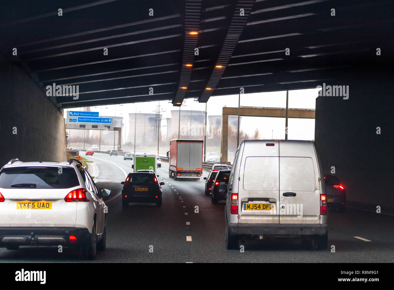Wait bumper traffic lights hi-res stock photography and images - Alamy
