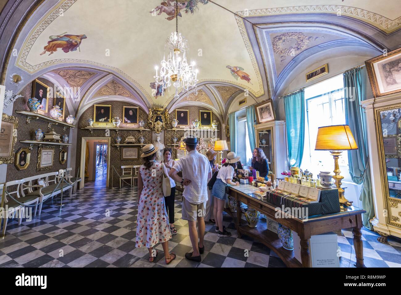 Officina Profumo Farmaceutica Di Santa Maria Novella High Resolution Stock  Photography and Images - Alamy