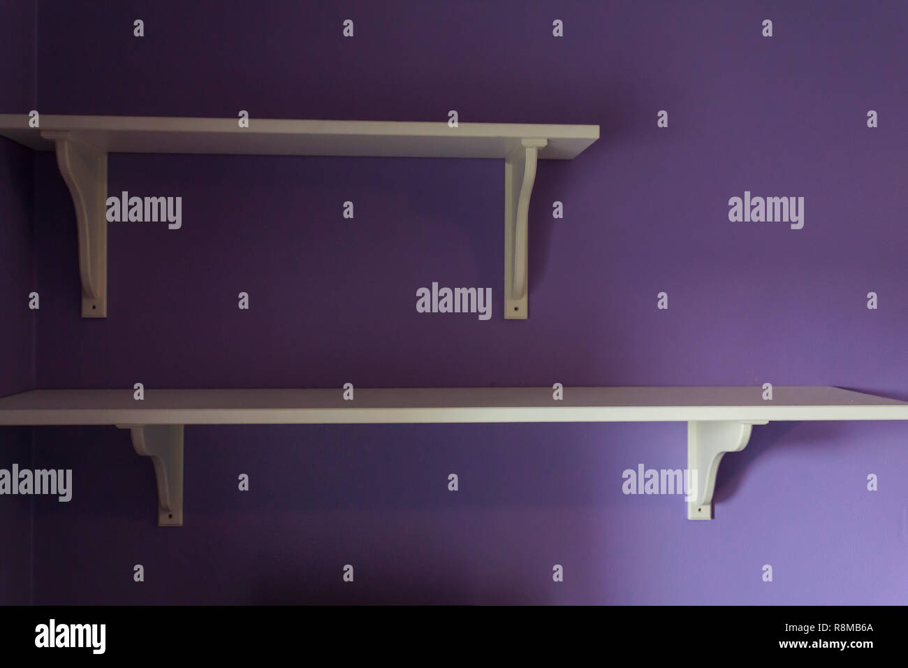 Sagging shelf hires stock photography and images Alamy