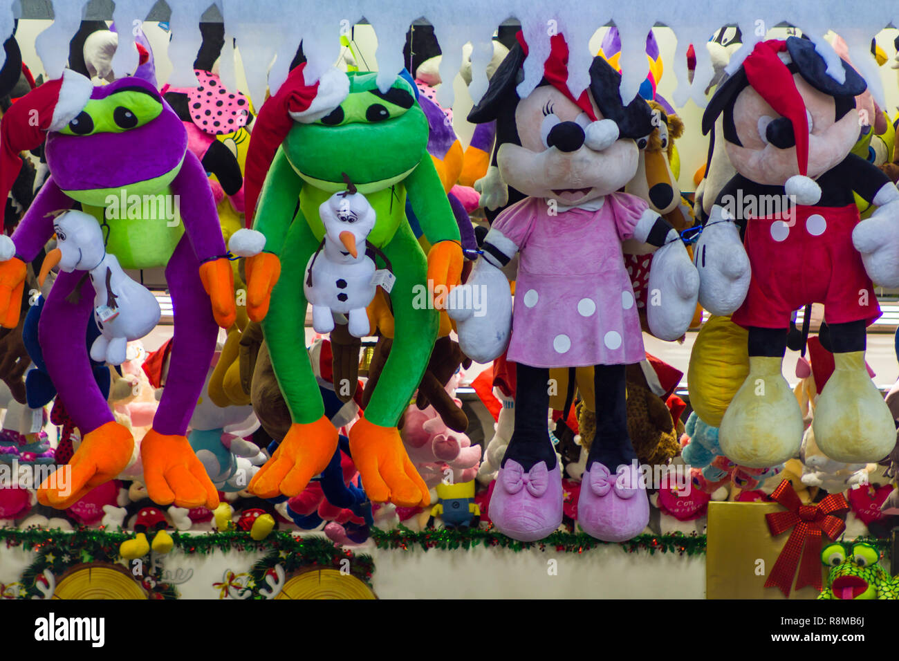 Big stuffed animals hi-res stock photography and images - Alamy