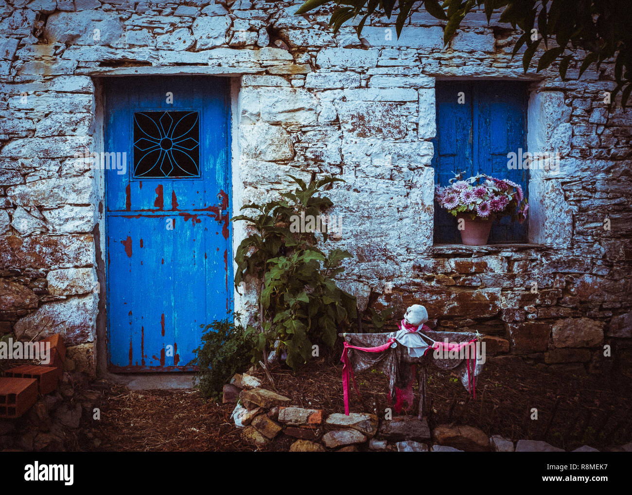 Traditional Front Door In The Portuguese Countryside Stock Photo Alamy traditional-front-door-in-the-portuguese-countryside-stock-photo-alamy