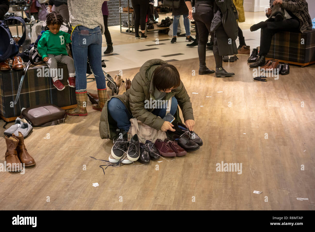 Retail store exterior hi-res stock photography and images - Page 48 - Alamy