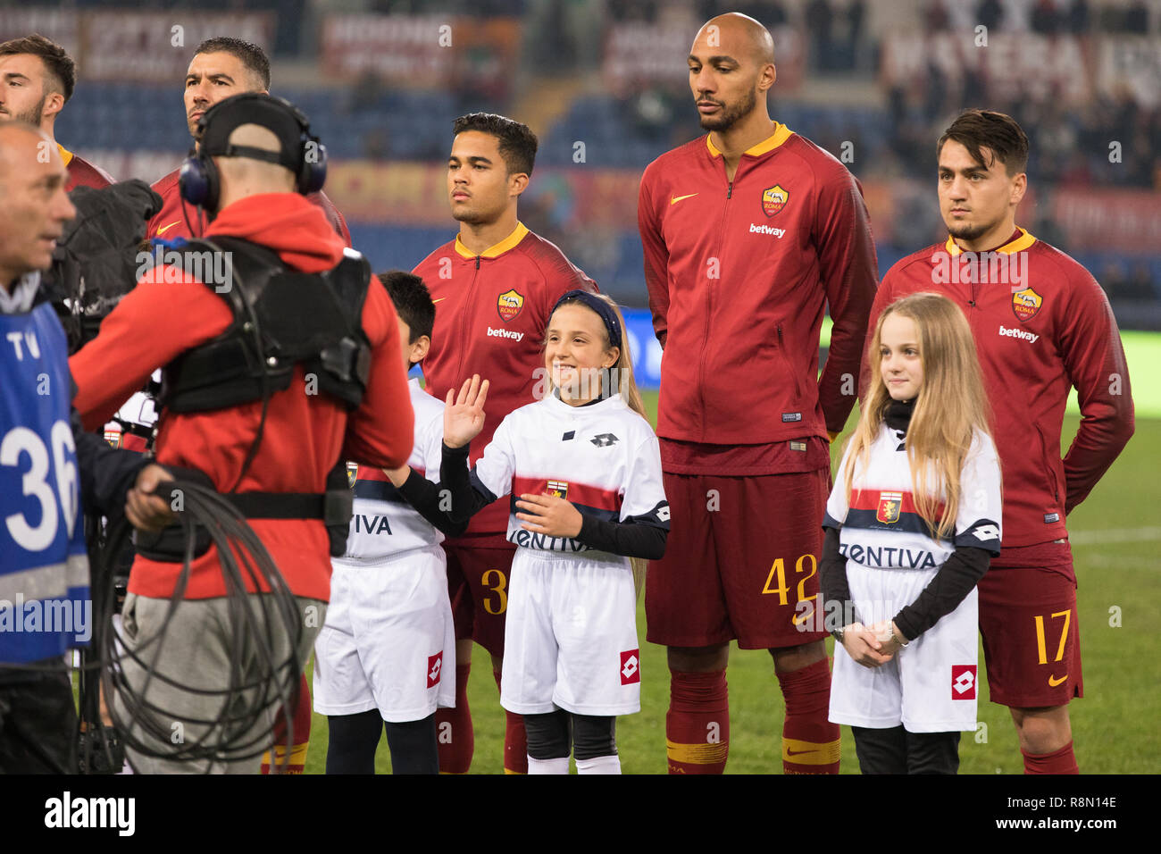 Roma, Lazio, Italy. 16th Dec, 2018. Cengiz Under (R) and Steven Nzonzi (L) of AS Roma are seen greeting their fans before the match between AS Roma and Genoa CFC at Olimpico Stadium. Credit: Ernesto Vicinanza/SOPA Images/ZUMA Wire/Alamy Live News Stock Photo