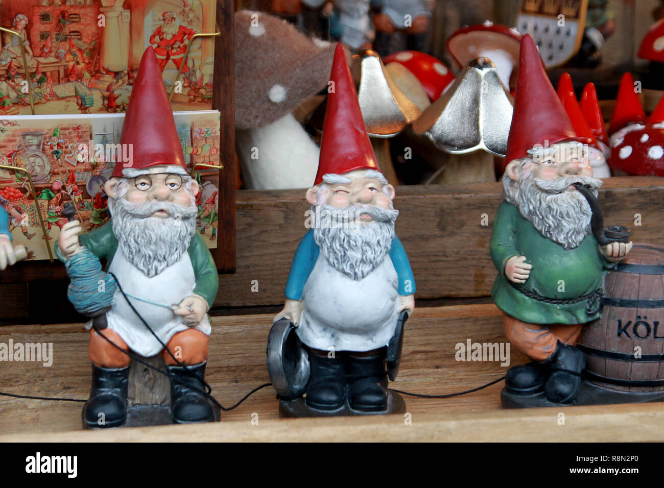 Christmas Bazaar 2022 Davenport Ia Santa Statues Santa Claus Statues High Resolution Stock Photography And  Images - Alamy