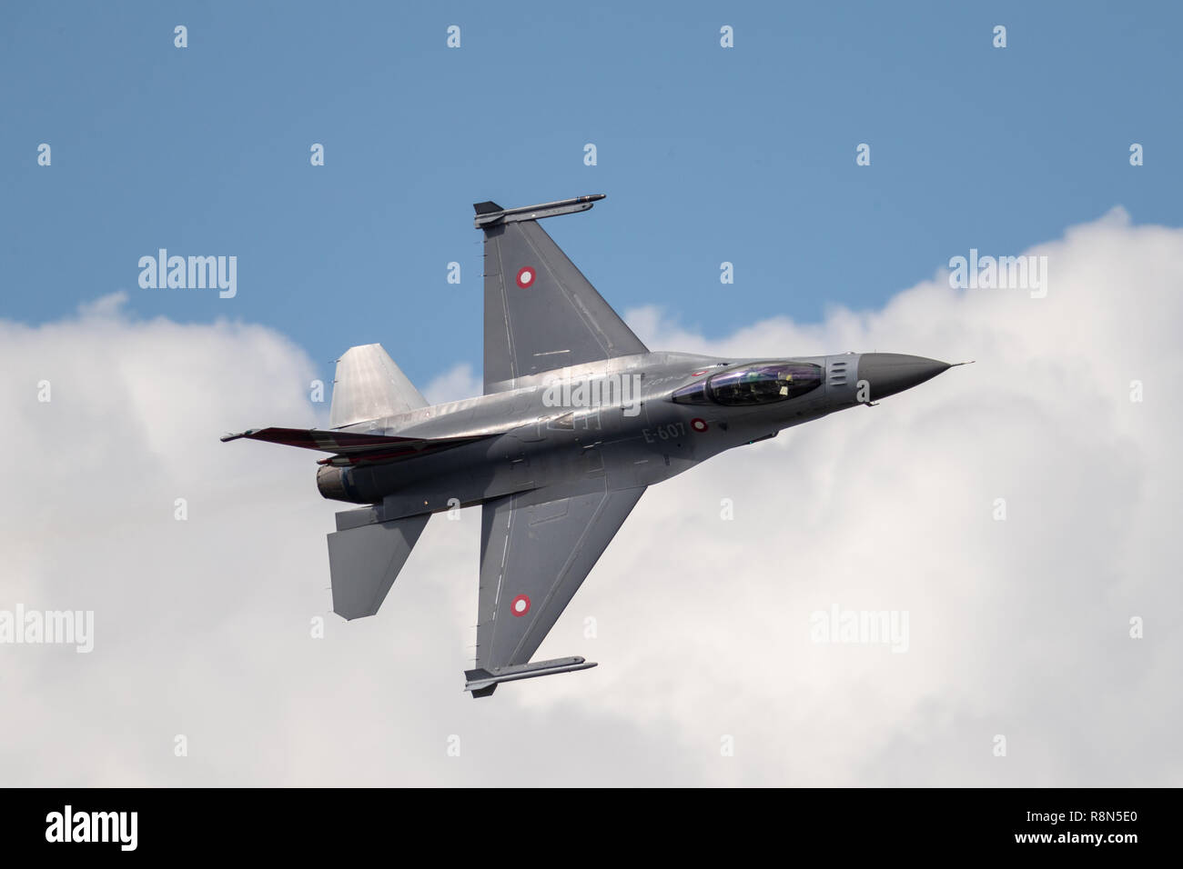 16 fighting falcon royal hi-res stock photography and images - Alamy
