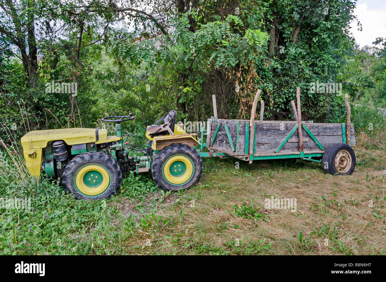 Old yellow tractor Stock Vector by ©kokandr 5621800