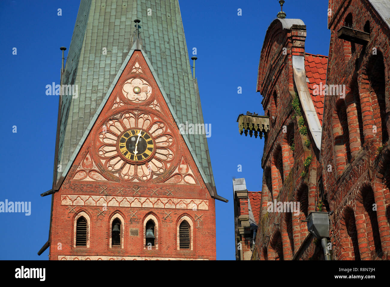 Square Am Sande, old houses,  and Johannis Church, Lüneburg, Lueneburg, Lower Saxony, Germany, Europe Stock Photo